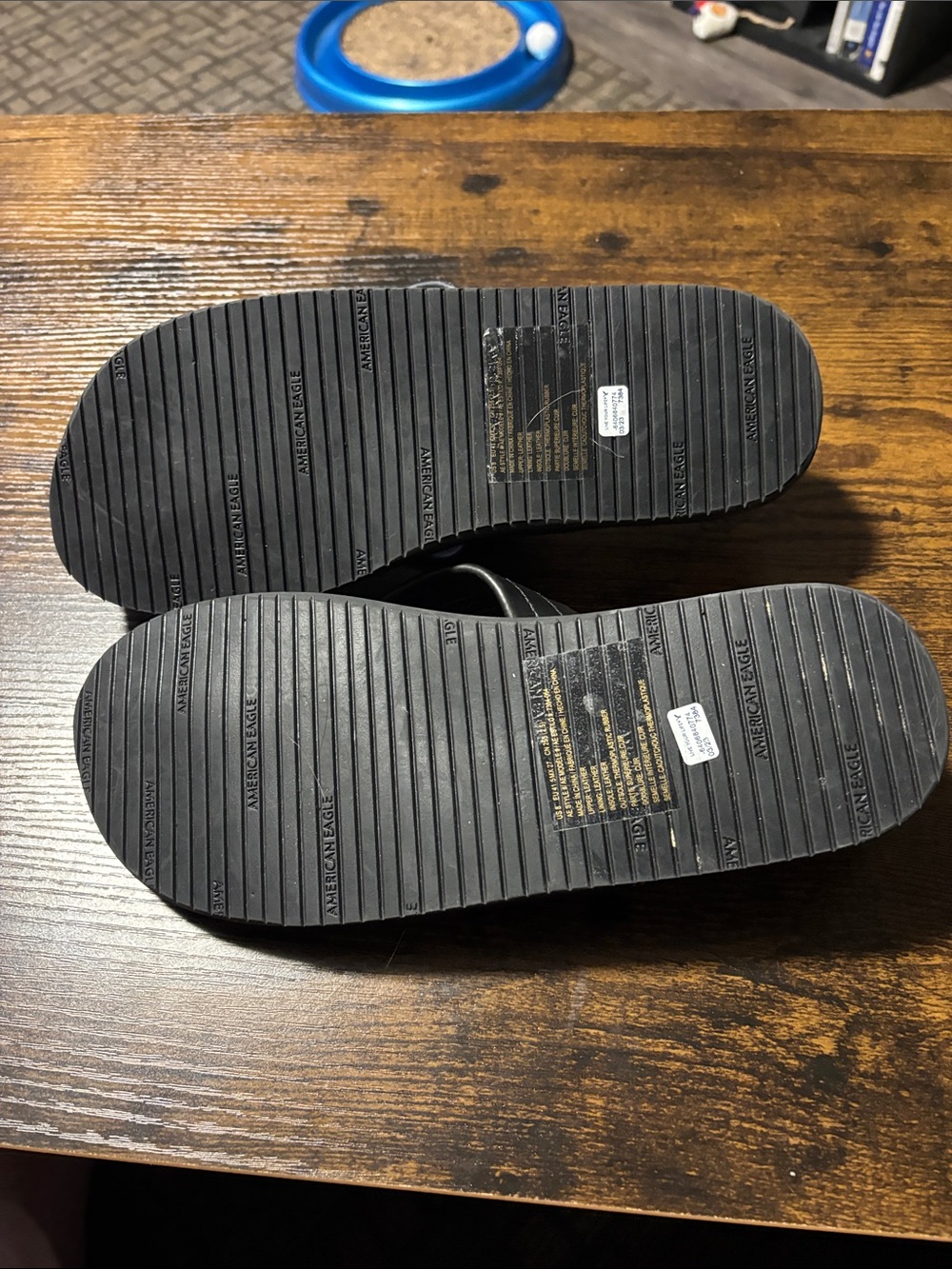 American Eagle Outfitters Black Men's Leather Flip Flops - Picture 5 of 5